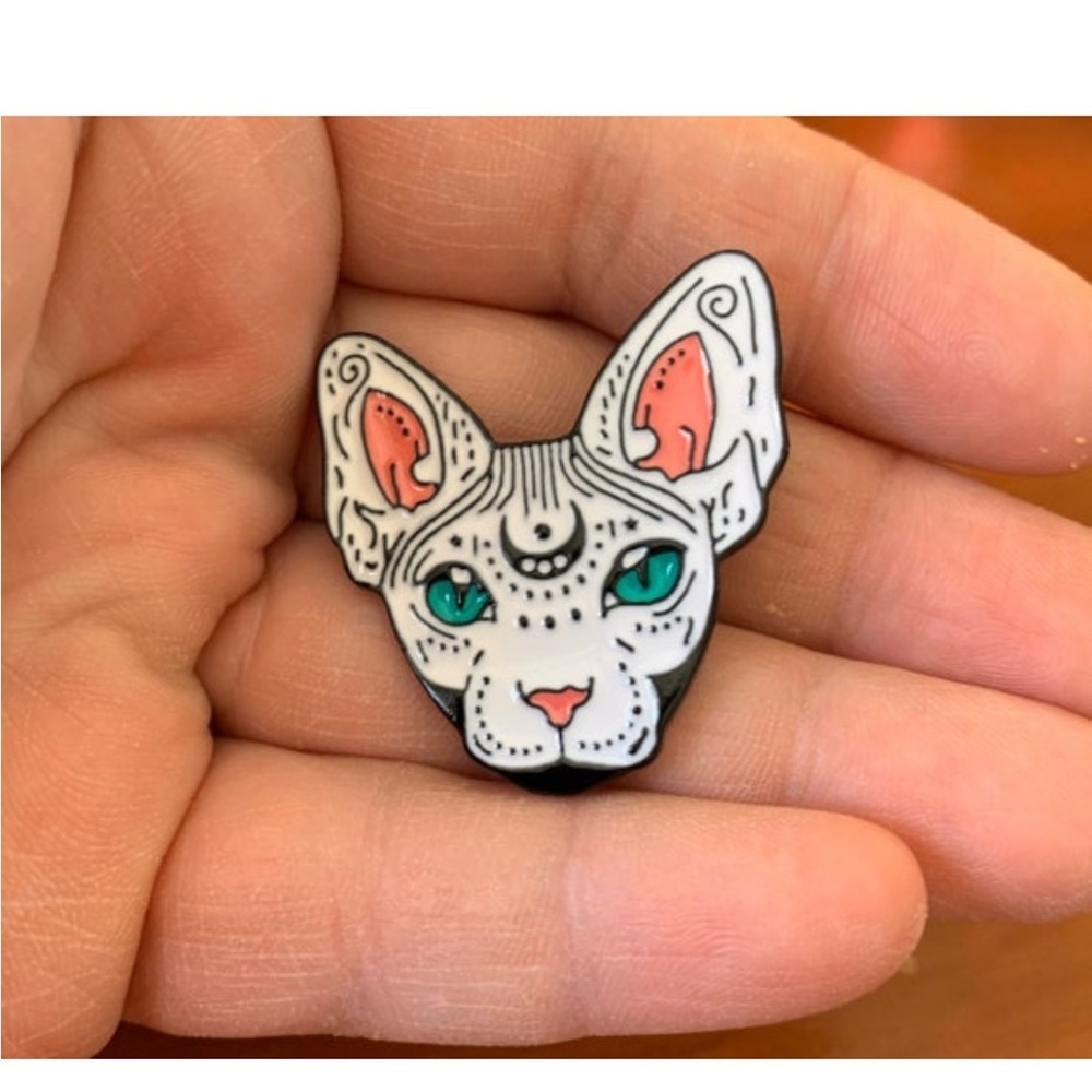 Sphinx cat enamel pin  - hairless cat - cat gift - gifts under 30​​